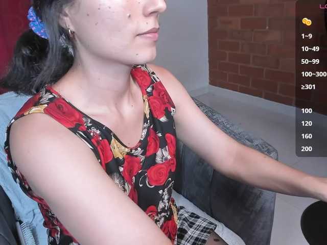 katiae online show from August 4, 9:45 pm