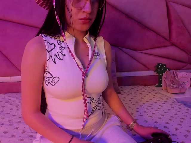 kattyqueenn online show from July 24, 1:36 pm