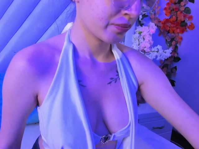 kattyqueenn online show from July 26, 6:35 pm