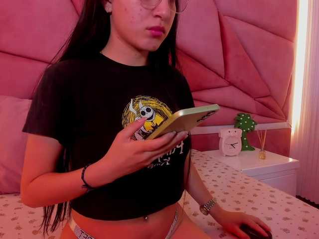 kattyqueenn online show from August 13, 1:36 pm
