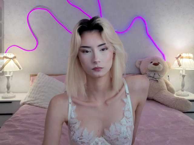 kittysocutie online show from August 15, 4:05 am