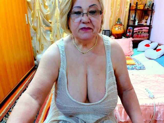 SeductiveMilf online show from July 29, 10:50 pm