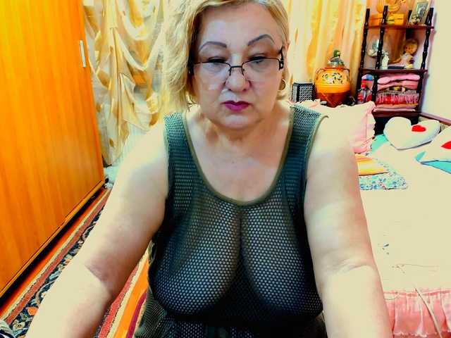 SeductiveMilf online show from August 8, 1:00 pm