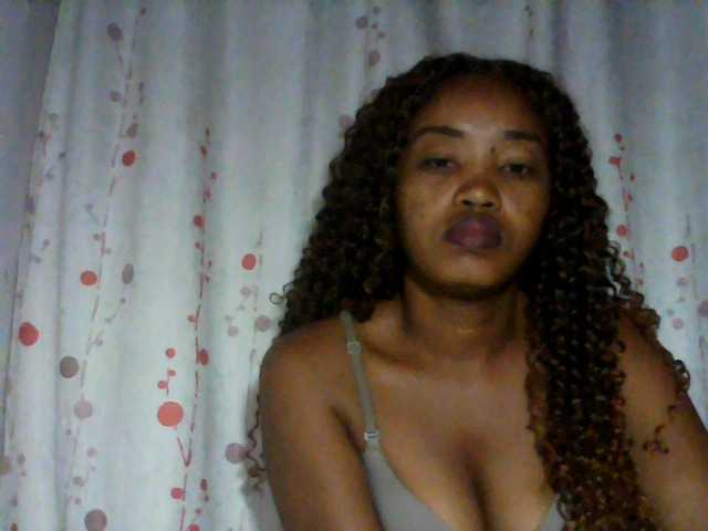 kylie11 online show from August 3, 5:47 am
