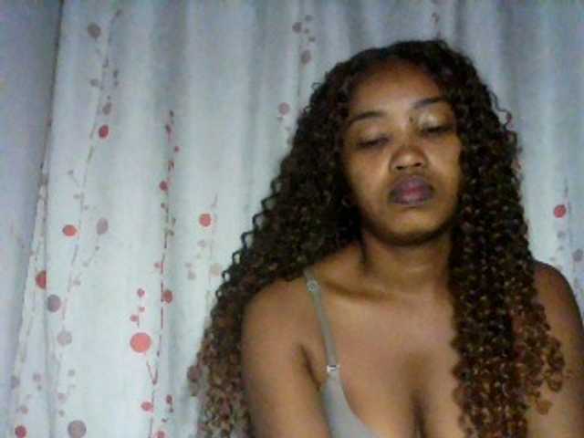 kylie11 online show from August 7, 3:50 am