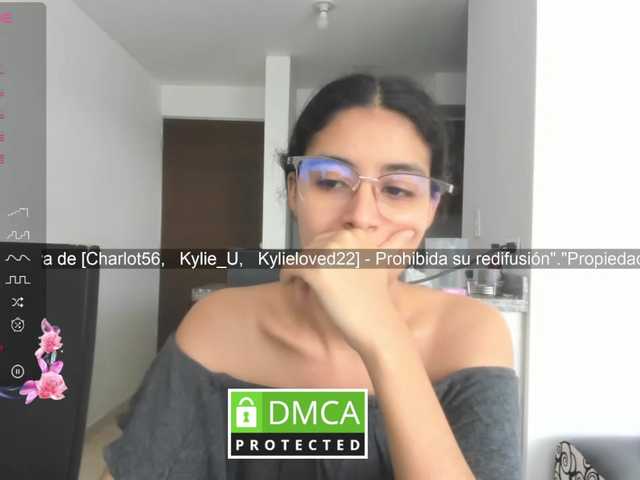 kylieloved22 online show from August 14, 3:04 pm