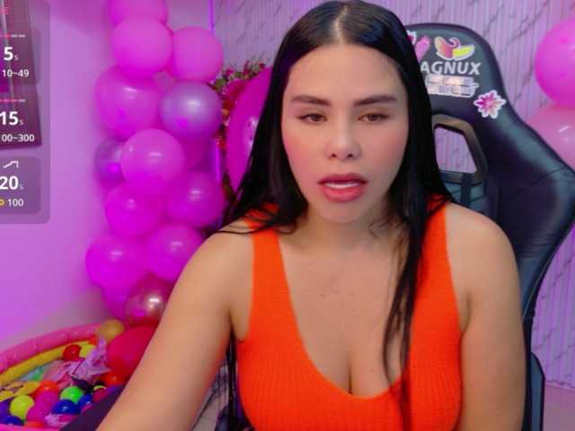 lararoberts1 online show from May 3, 3:50 pm