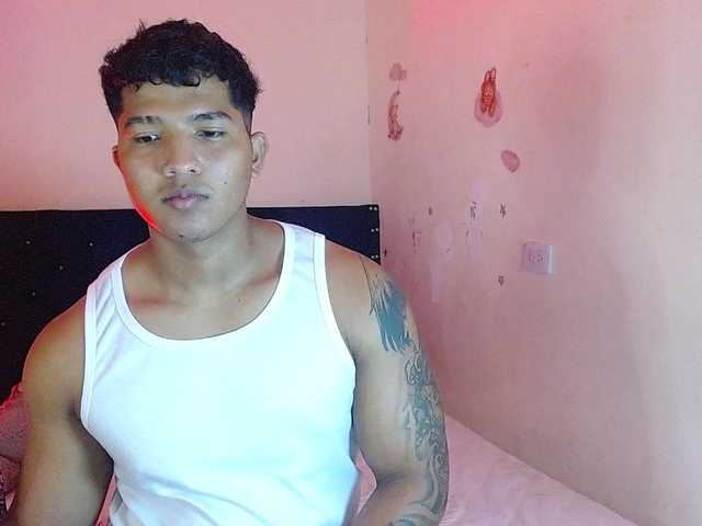 latihotlove online show from August 8, 3:39 am