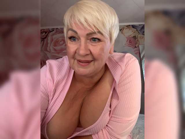 Laura-milf online show from July 20, 6:00 pm