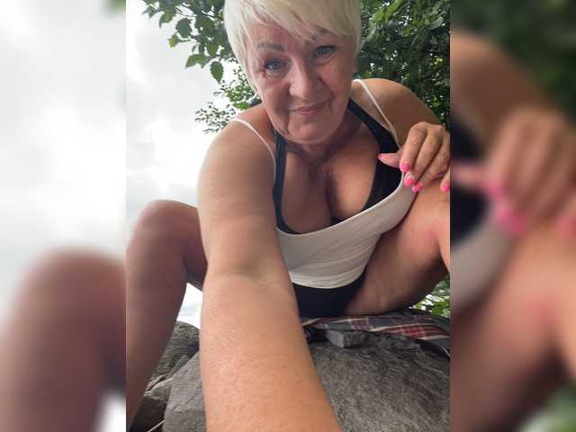 Laura-milf online show from August 5, 8:01 am