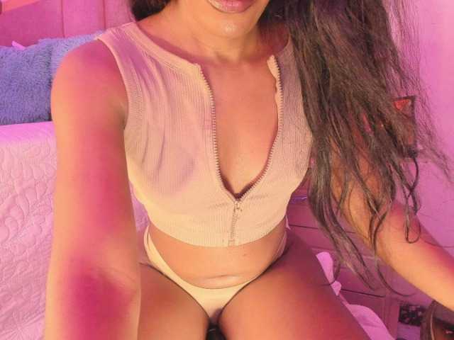 laylacarteer online show from July 19, 1:40 am