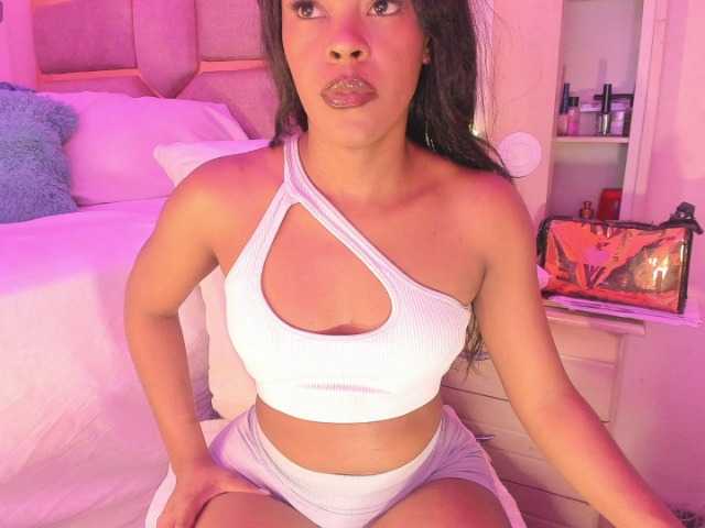 laylacarteer online show from July 23, 8:44 pm
