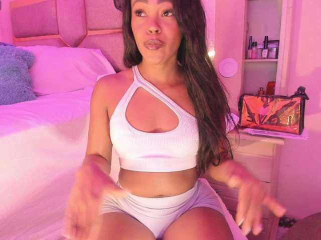 laylacarteer online show from July 23, 9:50 pm