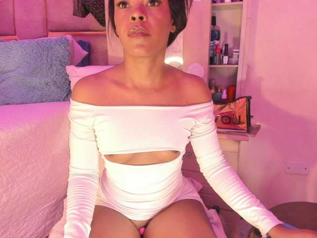 laylacarteer online show from August 2, 11:44 pm