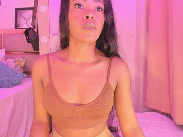 laylacarteer online show from August 18, 1:44 am
