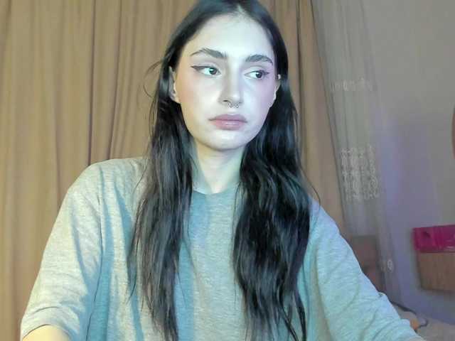 lesyalis online show from August 1, 1:00 am