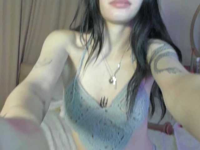 lesyalis online show from August 2, 11:00 pm