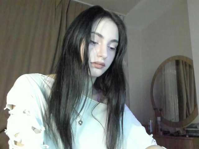 lesyalis online show from August 8, 10:10 pm