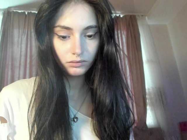 lesyalis online show from August 10, 3:30 am