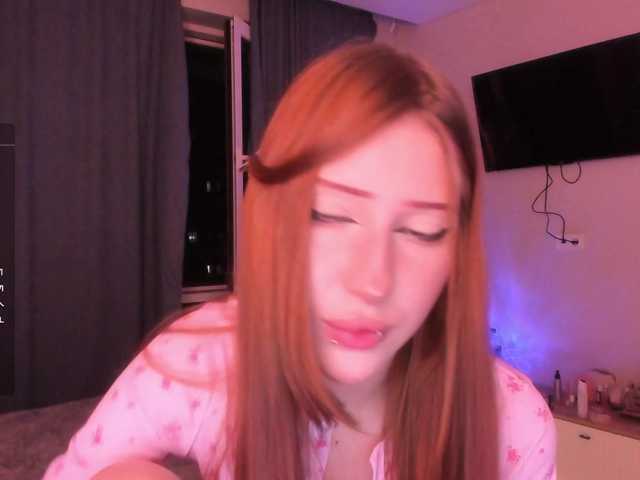 EmmieZeus online show from August 8, 10:43 pm