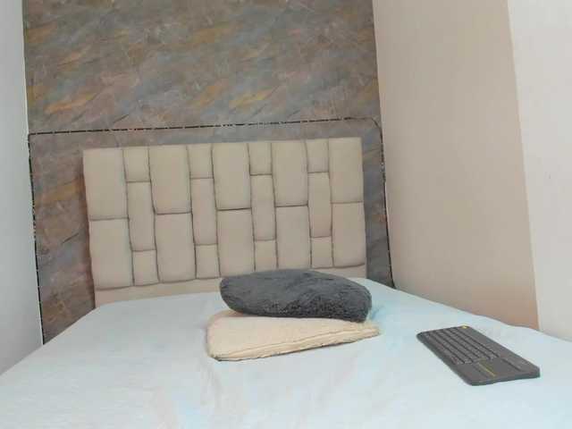 lilyrosee1 online show from August 6, 12:31 am