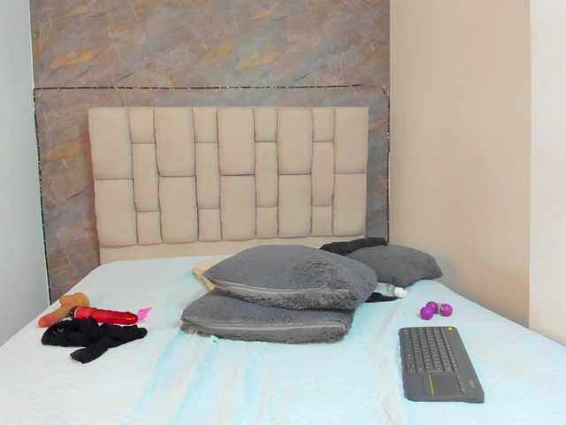 lilyrosee1 online show from August 7, 10:54 pm