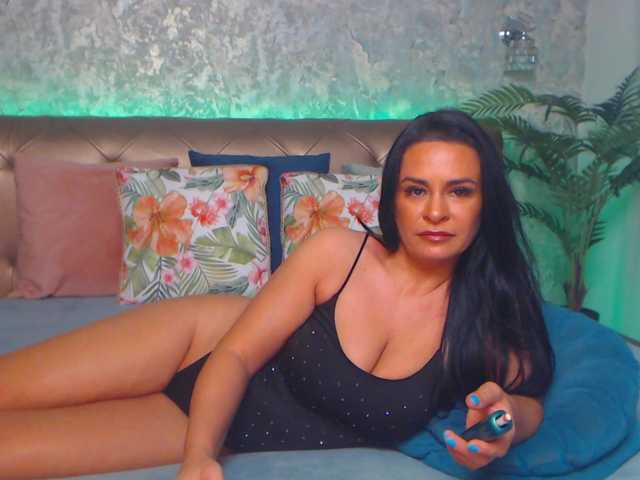 lindacarter9 online show from August 8, 4:45 am