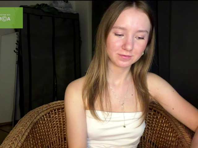 lisasmall online show from August 9, 10:00 pm