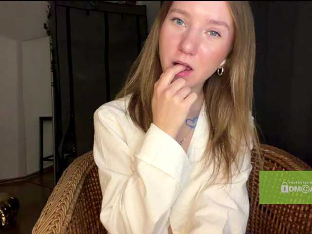 lisasmall online show from August 14, 10:02 pm