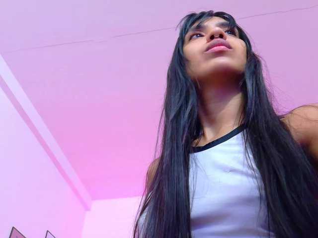 littleeemiily online show from August 11, 12:40 pm
