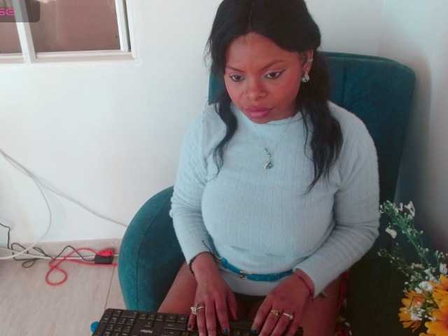 lizethrey73 online show from July 26, 9:09 pm