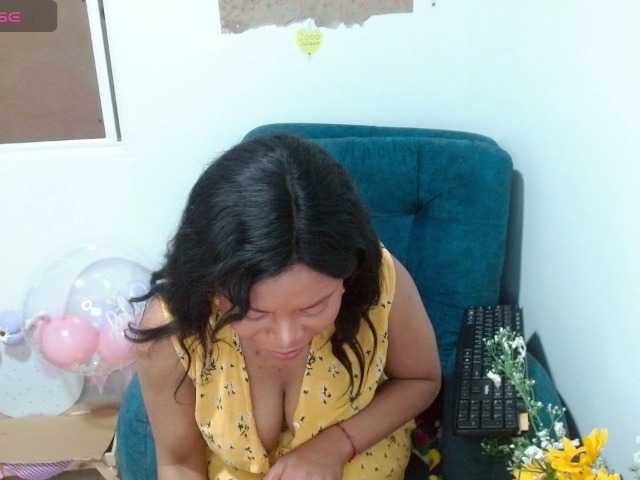 lizethrey73 online show from July 28, 12:27 am