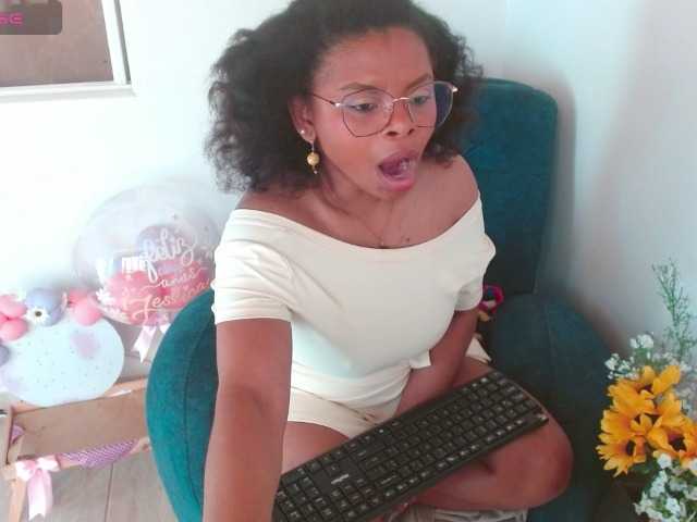 lizethrey73 online show from August 3, 9:22 pm
