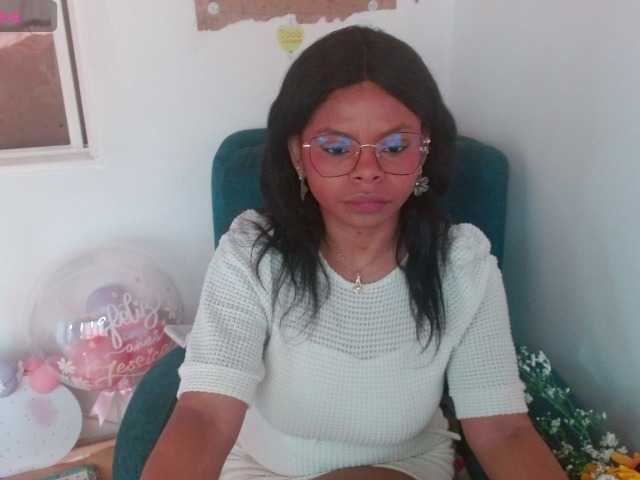 lizethrey73 online show from August 5, 9:35 pm