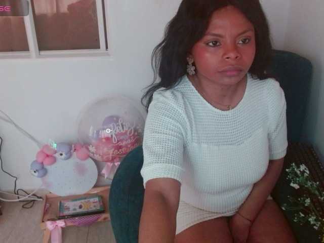 lizethrey73 online show from August 5, 10:41 pm