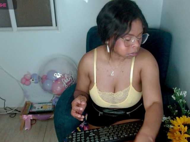 lizethrey73 online show from August 11, 12:34 am