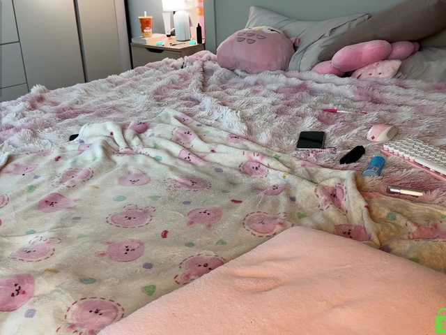 lizzyMeoww online show from August 5, 8:34 am