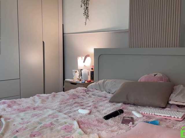 lizzyMeoww online show from August 9, 6:14 am