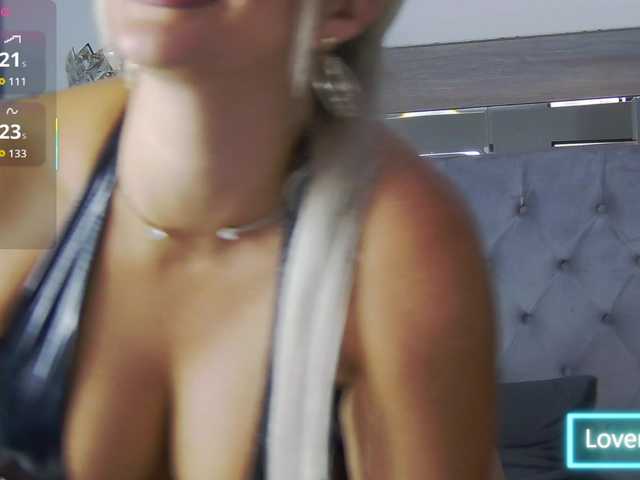 LoreHottie online show from August 9, 10:16 am