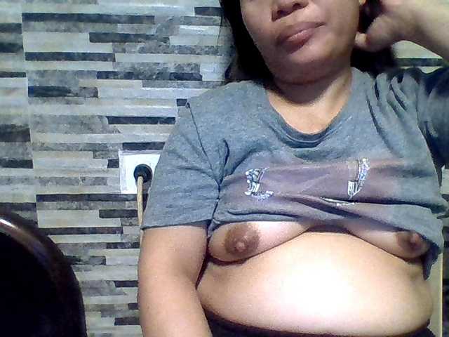 lovelyshantal online show from August 13, 2:31 pm