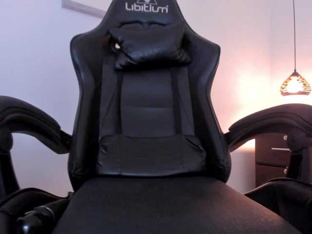 lucy-blue28 online show from June 29, 5:48 pm