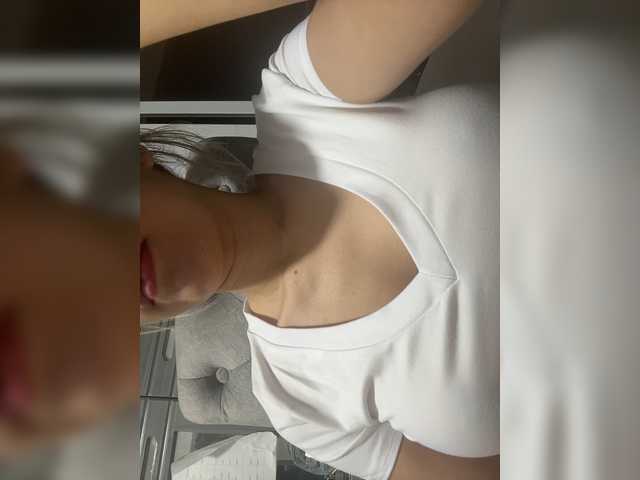 LucyRouse online show from August 14, 9:46 am