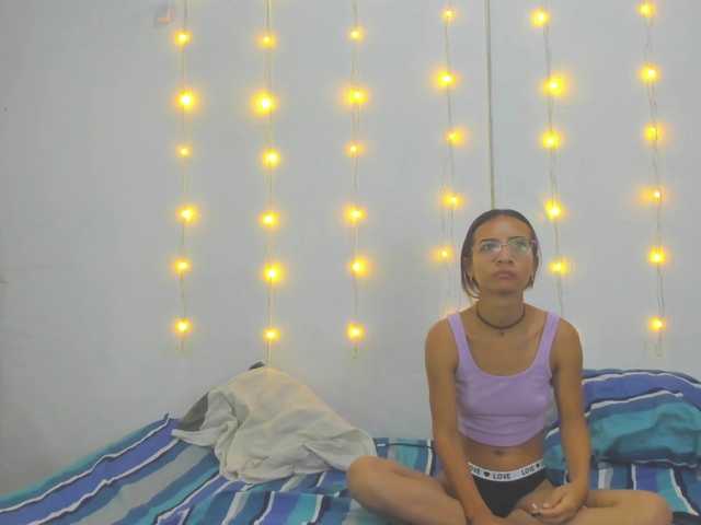 make-me-feel- online show from March 1, 1:19 pm