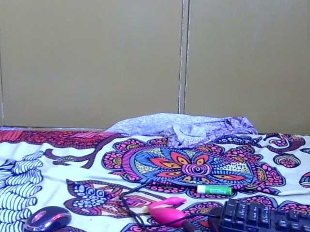 maya-pretty online show from August 12, 9:33 am