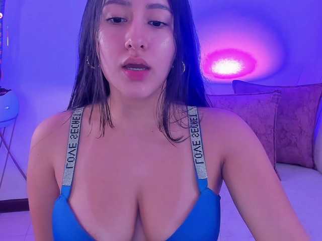 megan-cooper28 online show from August 2, 3:46 am