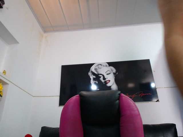meganmilf2 online show from September 5, 7:41 pm