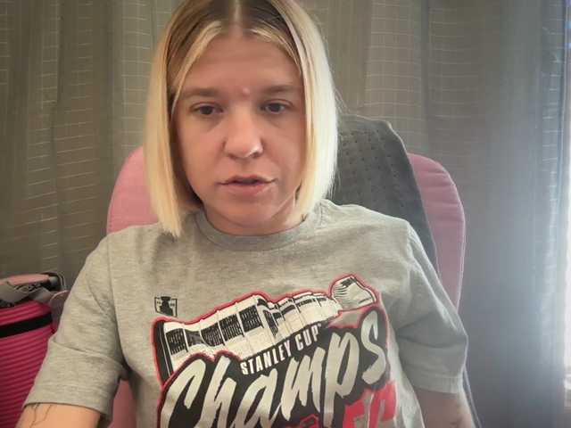 AmericnBarbie online show from August 13, 5:27 pm