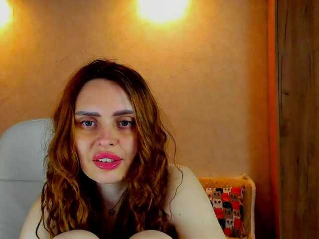 miagrantes online show from August 6, 9:47 pm