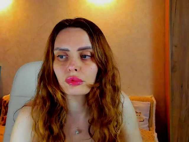 miagrantes online show from August 12, 9:50 pm