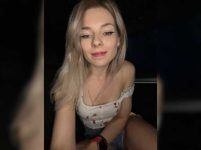 miahollis online show from July 17, 7:36 pm